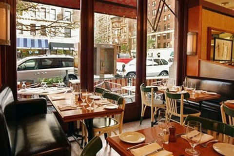 Breakfast, lunch, dinner served; French cuisine 