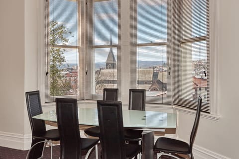 Premium Executive Suite | In-room dining