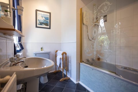 Single Room, Private Bathroom | Bathroom