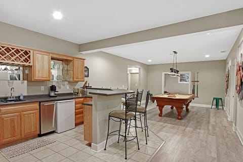 Play bartender with your group in this well-equipped lower level kitchenette