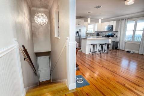 Staircase to lower level (Can be locked when spaces are rented separately) 