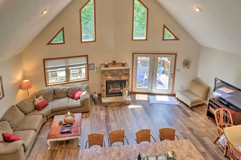 Lake Harmony Vacation Rental | 5BR | 3BA | 2,900 Sq Ft | Stairs Required