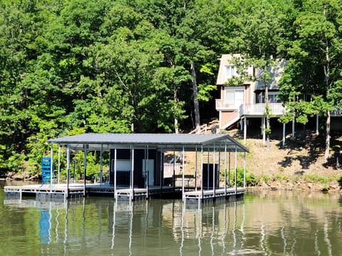 Lakeview- New dock 12×30 slip, wave runner slip and wet steps! 
