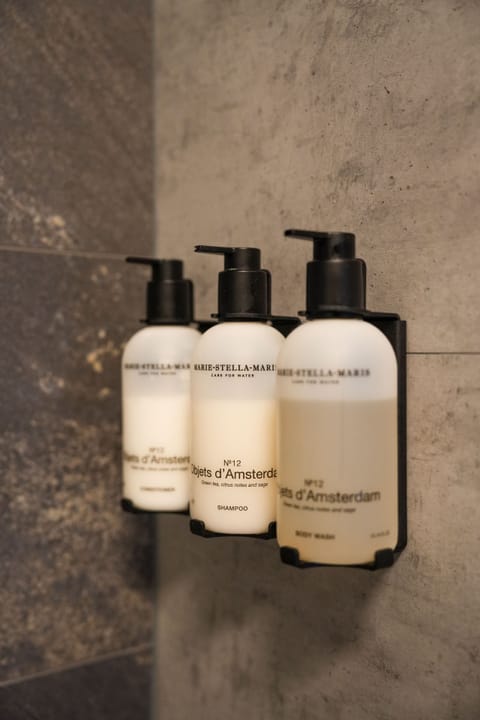 Twin Room | Bathroom | Free toiletries, hair dryer, towels, shampoo