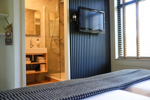 Twin Room | Desk, iron/ironing board, free WiFi