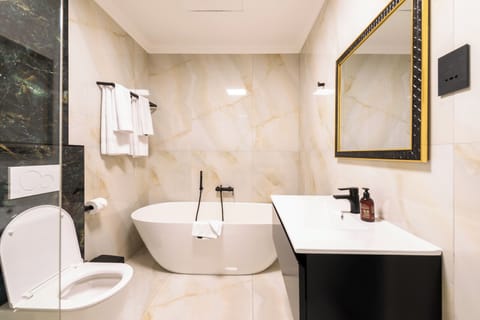 Deluxe Double or Twin Room | Bathroom | Designer toiletries, hair dryer, bathrobes, slippers