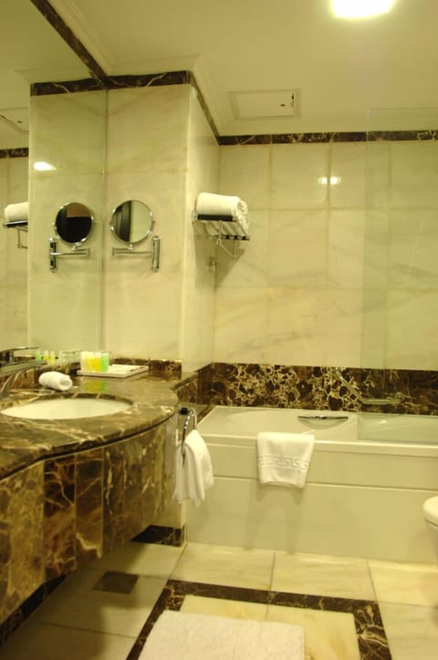 Classic Twin Room | Egyptian cotton sheets, premium bedding, minibar, in-room safe