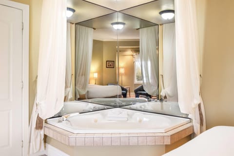 Presidential Suite, 1 Queen Bed, Non Smoking | Premium bedding, down comforters, pillowtop beds, blackout drapes