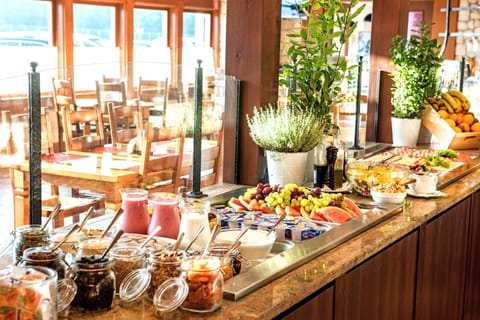 Daily buffet breakfast for a fee