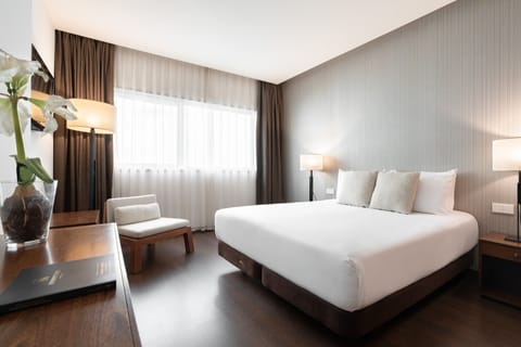 In-room safe, desk, soundproofing, free WiFi