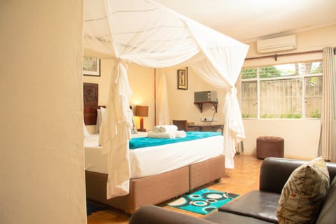 Deluxe Double Room | Individually decorated, individually furnished, desk, laptop workspace