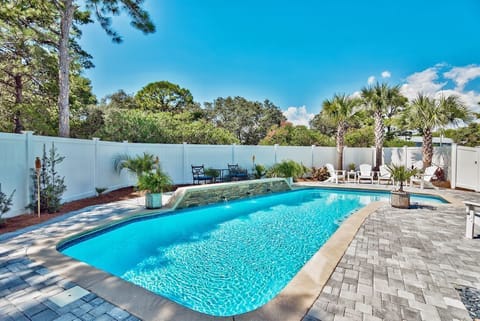 Pool has additional seating ledge