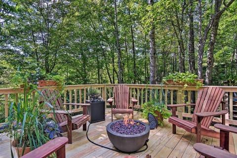 Black Mountain Vacation Rental | 3BR | 2.5BA | 1,420 Sq Ft | 1 Step Required