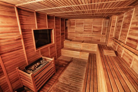 Couples treatment rooms, sauna, steam room, Swedish massages