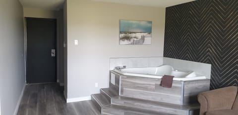 Romantic Suite, 1 Queen Bed, Non Smoking | Private spa tub