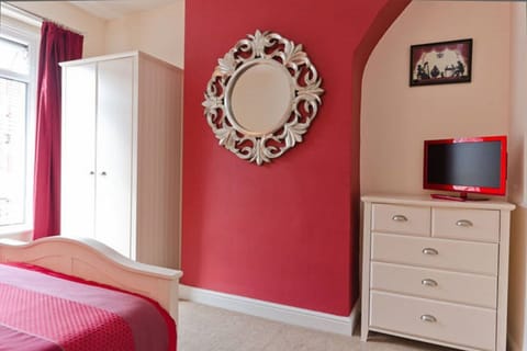 Standard Double Room, Shared Bathroom (Lovely) | Free WiFi, bed sheets, wheelchair access