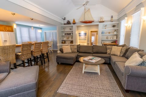 Main Level | Living room