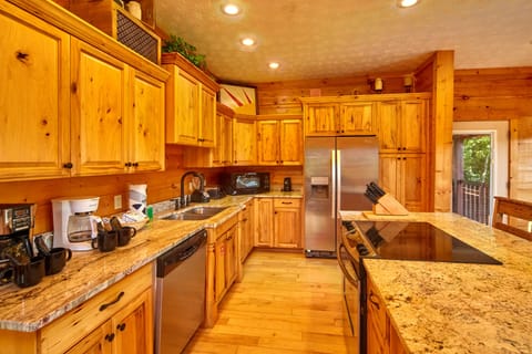 large full size kitchen