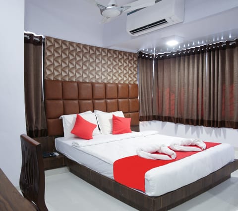 In-room safe, soundproofing, free WiFi, bed sheets