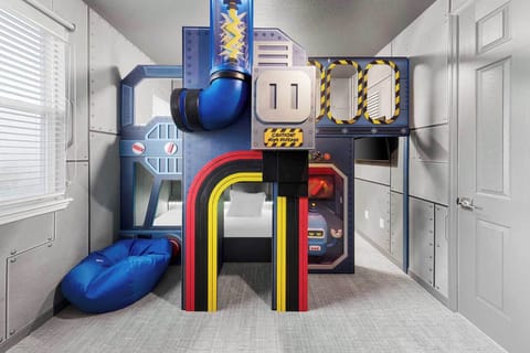 Mini Aliens *Theme Room 2* on Second Floor
