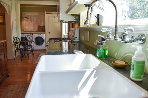 2afb5411-e1df-45a9-8230-c1d69f7ec0ad