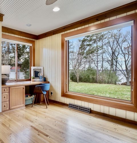 The perfect reading/writing nook with a lake view!