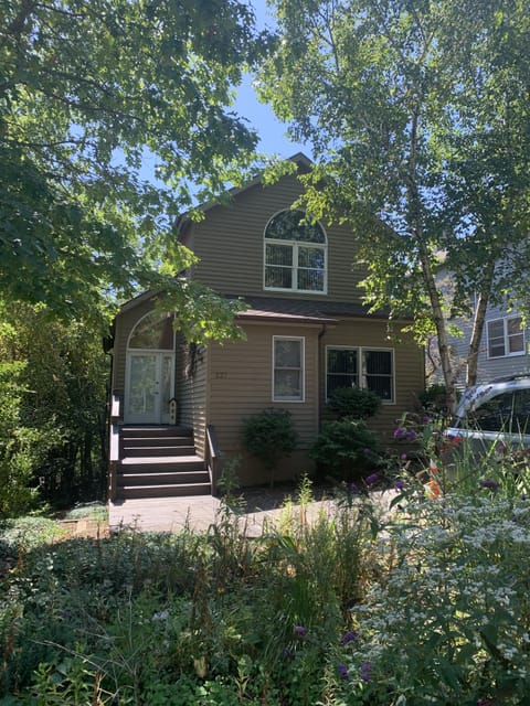 Big, cozy cottage close to Lake Michigan beaches, on a wooded hillside lot