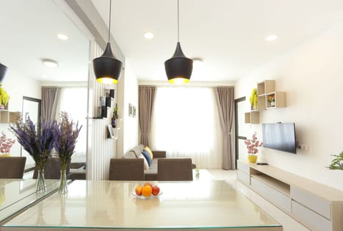 Apartment, 3 Bedrooms | Living room | 32-inch Smart TV with digital channels, TV, pay movies