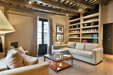 Apartment (1 Bedroom) | Living area | 65-inch TV with cable channels