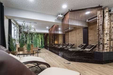 Sauna, hot tub, steam room, Turkish bath, body treatments, aromatherapy
