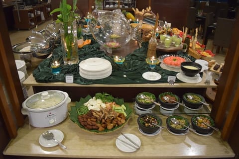 Daily buffet breakfast for a fee