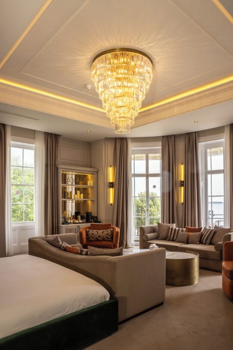 Junior Suite, 1 King Bed (Royal) | Living area | 32-inch flat-screen TV with cable channels, TV