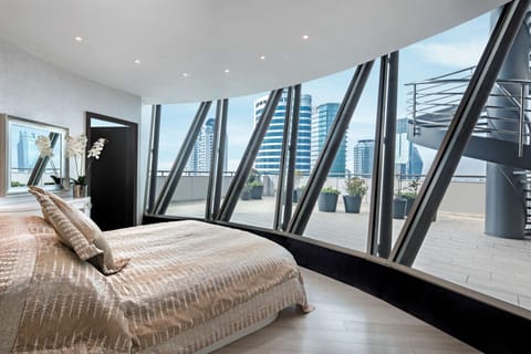 Suite (Crown) | Premium bedding, minibar, in-room safe, soundproofing