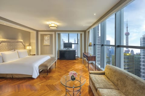 Premier  Family | Premium bedding, down comforters, in-room safe, desk