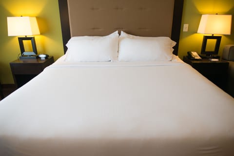 Egyptian cotton sheets, in-room safe, desk, blackout drapes