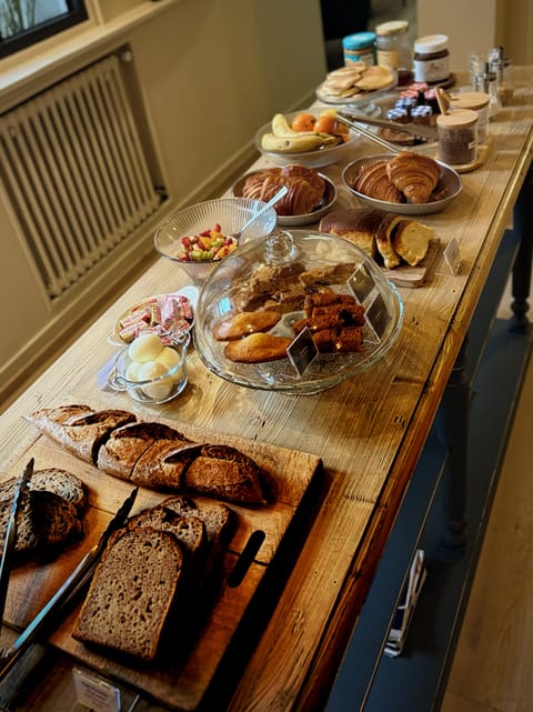 Daily buffet breakfast for a fee
