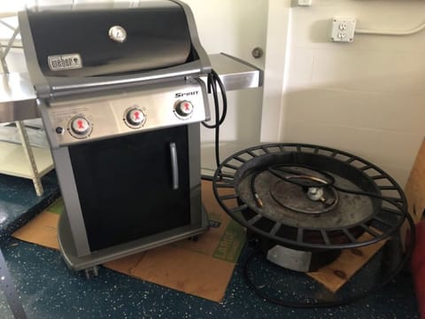 Grill & outdoor firepit