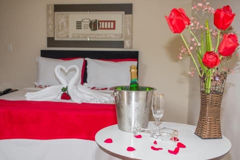 Minibar, free WiFi, bed sheets