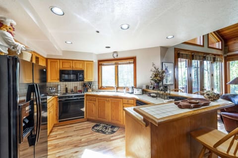 Prepare a wonderful meal to share together in this fully equipped kitchen.