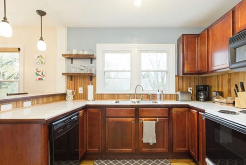 Fully equipped kitchen.