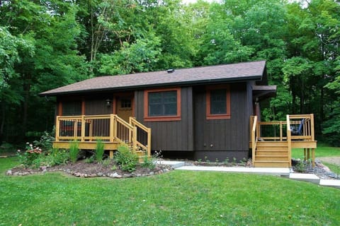Arrowwood Cabin in located just a couple of blocks from Lake Namakagon