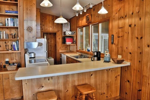 Convenient snack bar