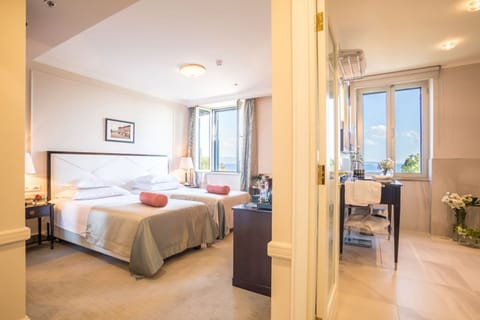 Superior Double Room, Sea Side | Hypo-allergenic bedding, minibar, in-room safe, desk