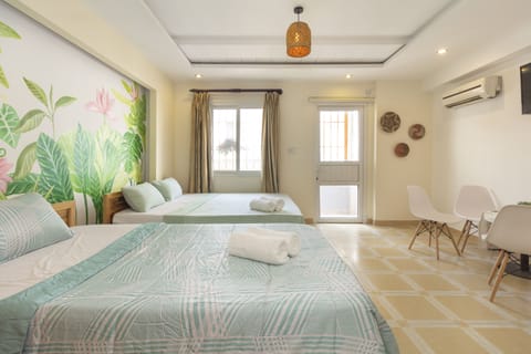 Family Studio | Pillowtop beds, minibar, desk, blackout drapes