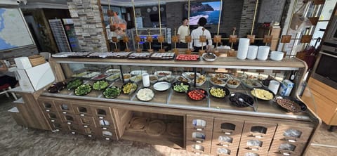 Daily buffet breakfast for a fee