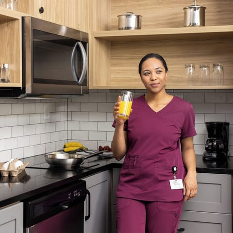 Full-size fridge, microwave, stovetop, dishwasher