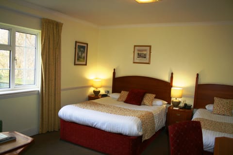 Family Twin Room, Multiple Beds, Courtyard View | Individually decorated, individually furnished, desk, laptop workspace