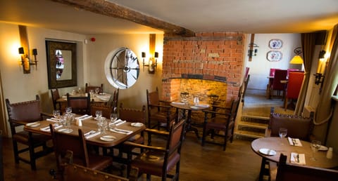 Breakfast, lunch, dinner served; British cuisine, garden views