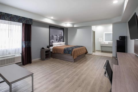 Room, 1 King Bed | Desk, cribs (free), rollaway beds (surcharge), WiFi (free)