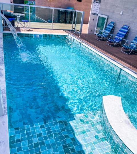 Pool waterfall